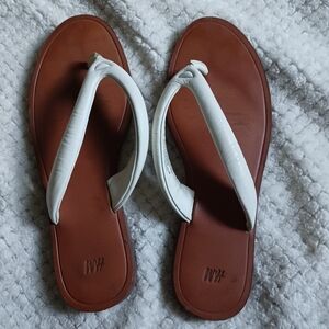 H&M leather flip flop women white padded thong sandles